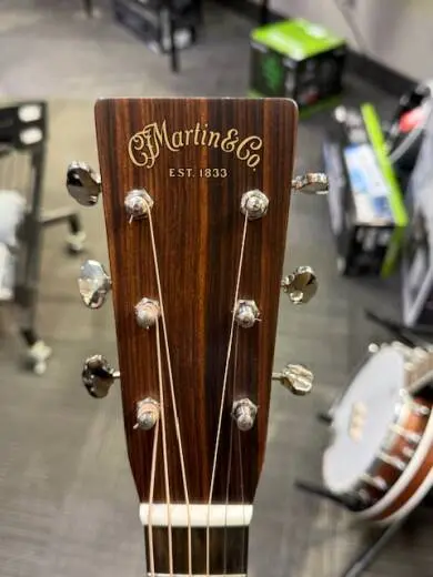 Martin Guitars - OM-28E V18 2